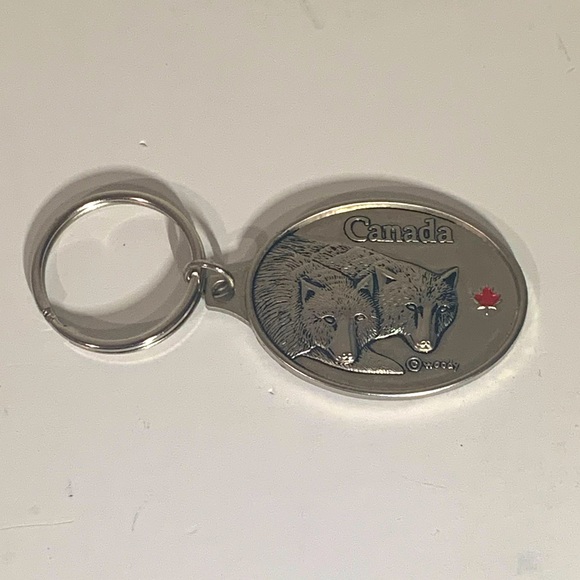 🐺 4/$25 WOODY CANADIAN ARTIST WOLVES WOLF KEYCHAIN 🐺 - Picture 1 of 3
